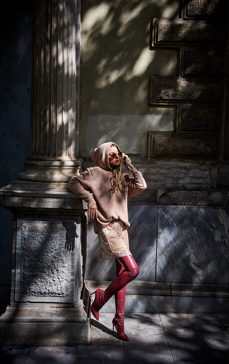 A00302 0_1260 Ελαφρώς Oversized Πουλόβερ με Κουκούλα - Image 3